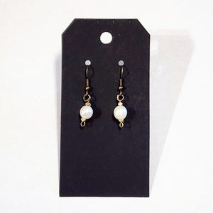 We love the simplicity of these pearl drop earrings! The beautiful freshwater pearls hang from antique bronze hardware and are truly perfect for every day.    Approximately 1.5" in length