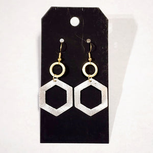 Melina is a beautifully made honeycomb earring that makes a big statement in a little earring and we are sure that they will be your go-to earrings!  Approximate size: 2" long