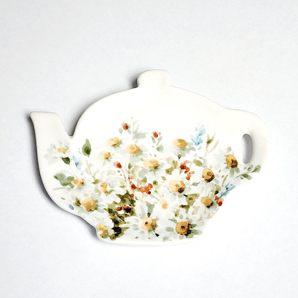 This adorable teapot shape tea bag holder has a pretty wildflower design featuring daisies in a delicate watercolor style on a white background.  Microwave, dishwasher, and food-safe for convenient use.  Stoneware  4.5