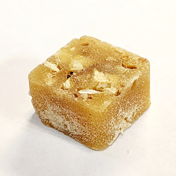 What a fun treat for your tea! Add one of these gourmet honey & lemon sugar cubes to your tea for extra sweetness this weekend!  Lemon, Honey & Cane Sugar  Add to a hot liquid to soften and add flavor.  Use in tea, coffee, cocktails, mocktails, champagne & more!