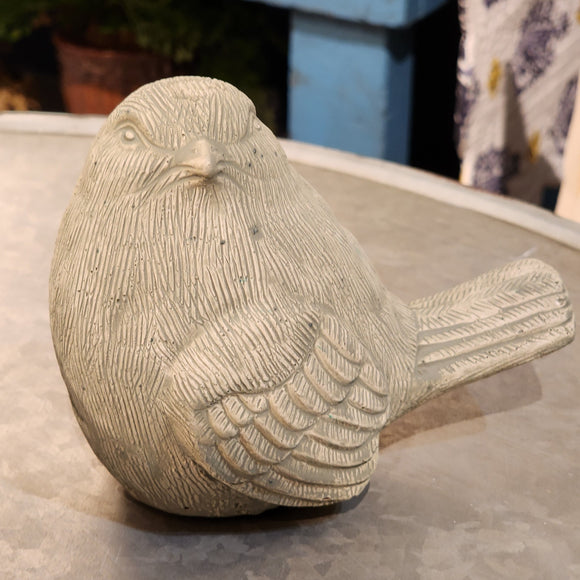 <p>This cute little verde green cement bird will look sweet in your home, porch, or garden.<span></span></p> <p>Approximately 5