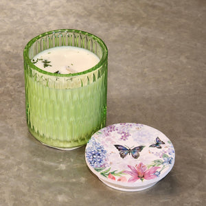 <p><span>You'll love our newest candle style and size! This mango &amp; peach slices candle has been poured into a pretty green-patterned glass and comes with a butterfly or hummingbird lid.</span></p> <p><span>Fresh, juicy peaches meet sweet mangos for the delightful fruity fragrance sure to please all!</span></p>