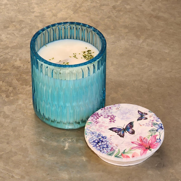 <p><span>You'll love our newest candle style and size! This vanilla pound cake candle has been poured into a pretty blue patterned glass and comes with a butterfly or hummingbird lid.</span></p> <p>One of our year-round best sellers, a pure pound cake with rich vanilla and a soft baked tone, will have you running to the oven!</p>
