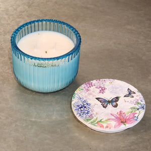 <p><span>You'll love our newest candle style and size! This southern sweet tea candle has been poured into a pretty blue</span><span style="font-size: 0.875rem;">-patterned glass and comes with a butterfly or hummingbird lid.</span></p> <p><span>&nbsp;Rich black tea leaves, sugar cane, and light lemon notes make this a delicious treat!</span></p>