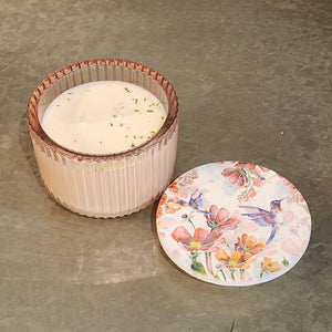 <p><span>We love our newest candle style and size! This crisp cotton candle has been poured into a pretty pink</span><span style="font-size: 0.875rem;">-patterned glass and comes with a butterfly or hummingbird lid.</span></p> <p><span>Fresh air blended with clean linen; a year-round customer favorite!</span></p>