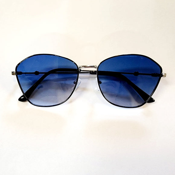 These frames feature gradient blue lenses that provide both style and sun protection. The accompanying collapsible floral printed case adds a touch of convenience and charm. Whether lounging on the beach or strolling through the city, these sunglasses are the perfect way to add color and style to your look.