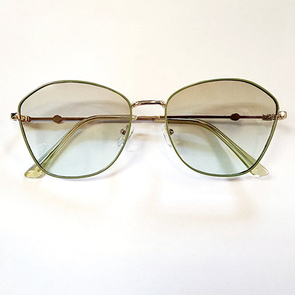 These frames feature gradient green lenses that provide both style and sun protection. The accompanying collapsible floral printed case adds a touch of convenience and charm. Whether lounging on the beach or strolling through the city, these sunglasses are the perfect way to add color and style to your look.