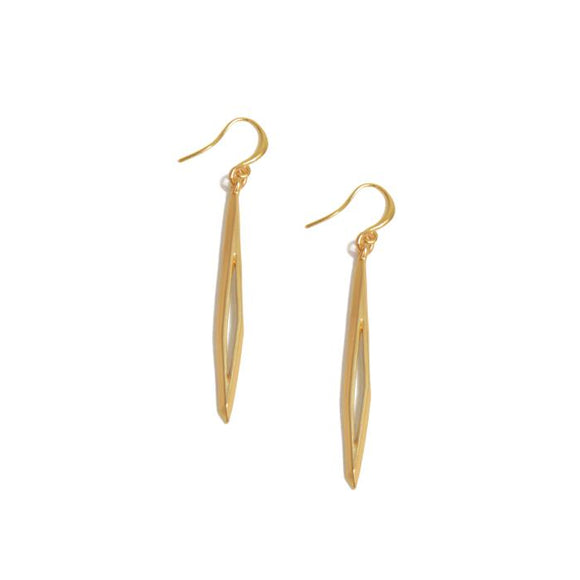 This is an excellent dangle earring with a narrow diamond pattern in the entrance of the earring to let the light come through.  Wear it day or night and look fabulous! 

1/8