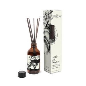 Our reed diffuser is a classic and beautifully crafted vessel that efficiently distributes fragrance over a long period of time. Cloaked in our signature botanical artwork and set off by subtle black reeds, the diffuser is a tasteful addition to your home decor.  Ingredients: clean diffuser base, fragrance oils *product includes 4 oz. Of reed diffuser oil in a glass jar, and 6 black reeds*