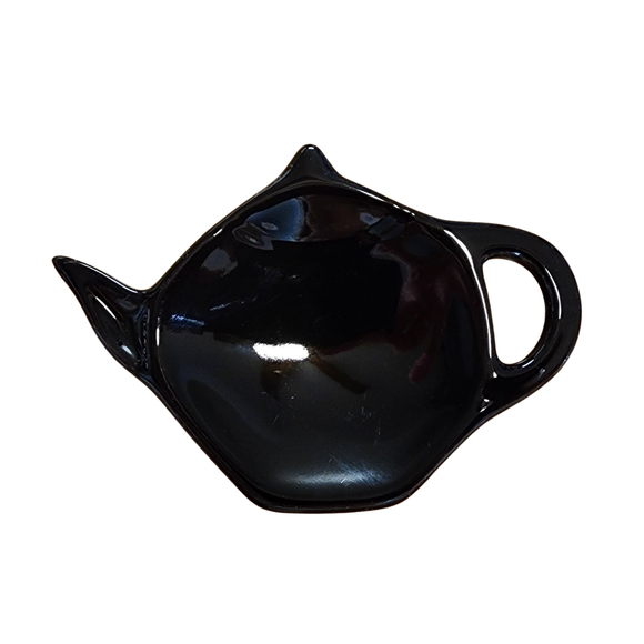 Get one of our cute retro-inspired teapot-shaped tea bag holders to help keep the drips from your teabags from going anywhere!

Black color, single glaze lead-free ceramic ware.

Approximately 5