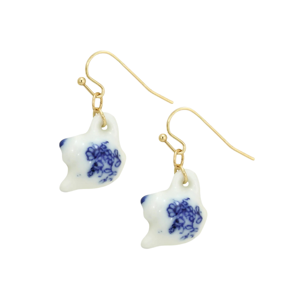 I'm a little teapot, a very little teapot! You won't be able to resist these adorable miniature ceramic teapot earrings. If you love a good cuppa, you'll love wearing these sweet blue and white teapot earrings. 

Made in China

Genuine ceramic miniature teapot earrings

Measures: 1 3/8