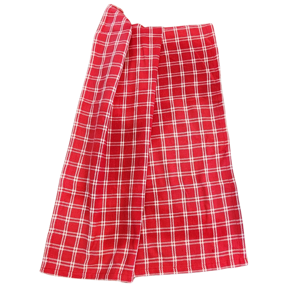 This pretty tea towel has a happy red with white windowpane checked design on it!

27