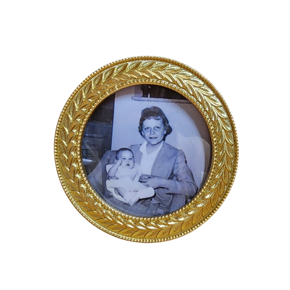 Elevate your cherished memories with this laurel wreath frame. Crafted from resin and glass, the intricate laurel wreath design in gold exudes elegance and sophistication, perfect for displaying your precious moments. 

Resin, Glass.

3 3/4