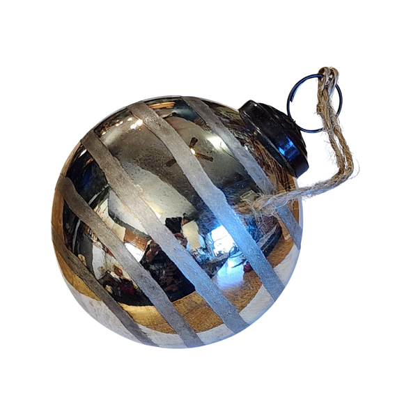 We are loving this vintage looking antiqued silver ornament with etches stripes going around it - very fresh & modern!

3