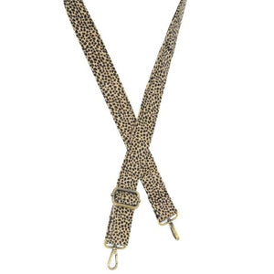 Show your wild side with our cheetah faux fur animal print guitar strap!  1.25" wide 35-54" adjustable length Brass plated hardware faux fur with black cotton webbing backing