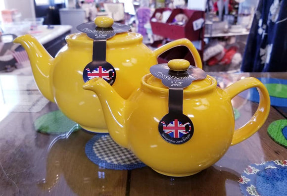 Yellow Classic 6 Cup Ceramic Teapot: Teapots