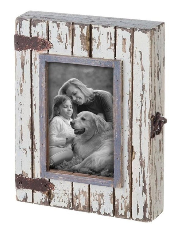 Add a bit of rugged charm to your space with this rustic wood box frame. With distressed whitewashed wood and metal hardware, this photo box displays one 4 x 6