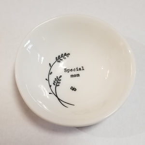 These porcelain trinket bowls are perfect to put your rings in at night, or to put your tea bag or snap mesh ball into when you are done steeping your tea!  "Special Mom" is printed on the right side of a sprig of flowers inside of the bowl.  3/4" H x 2 1/2" Dia