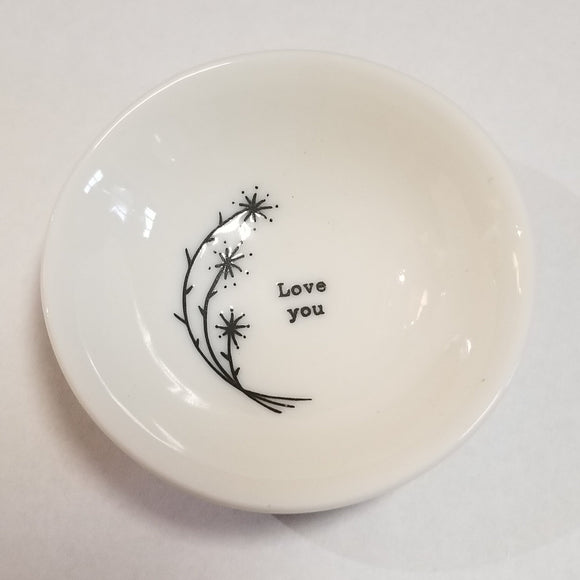 These porcelain trinket bowls are perfect to put your rings in at night, or to put your tea bag or snap mesh ball into when you are done steeping your tea!  