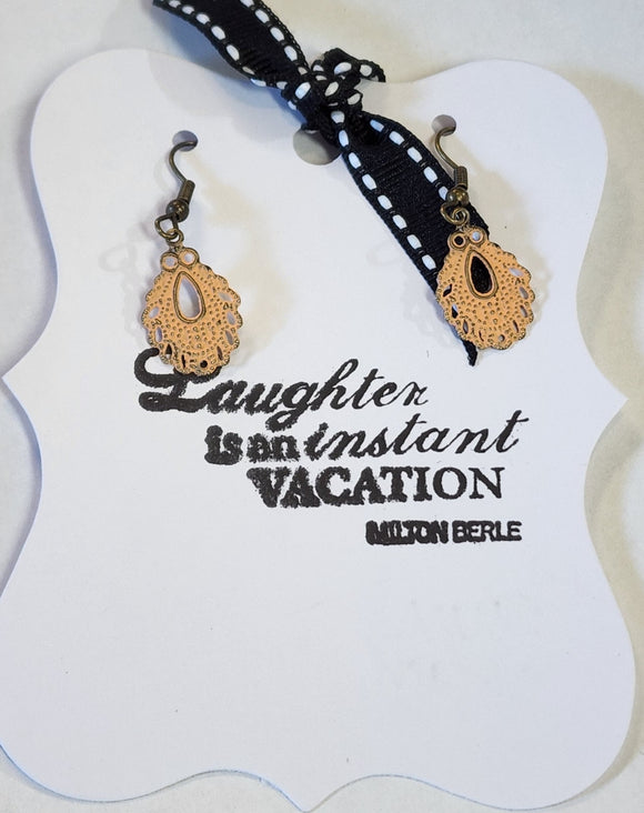 These dainty scalloped earrings are just the thing for date night!  Peach   Earring measures 1