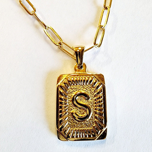 These initial necklaces are one of the hottest looks for this season!  Gold-plated rectangle initial charm with the letter 