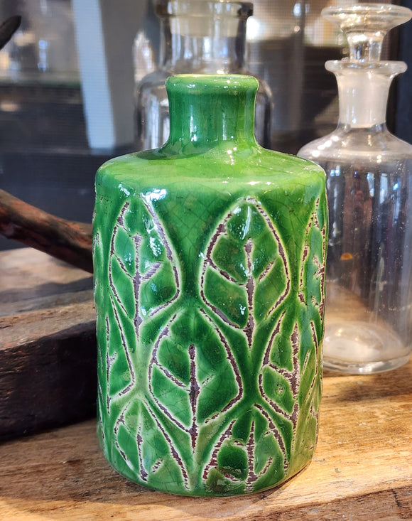 This beautiful green vase is embossed with a pretty leaf design. It will be sure to add a botanist flair to your home. Place your favorite fresh flower inside for an additional pop of color.  4-1/2