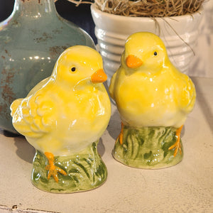 These adorable retro-inspired yellow chick salt & pepper shakers are absolutely darling! Use them on the table for your next get-together, or use them as decor. Either way, they will spread a little happiness when you see them!  3" H x 3" W x 2" D