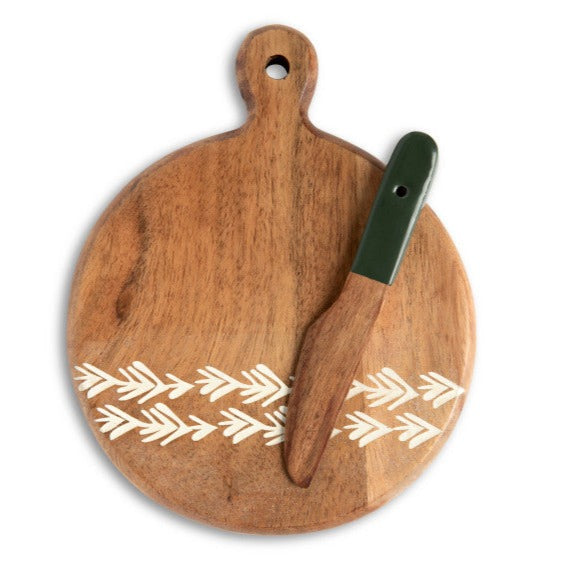 Set the table in style with this mini wood serving board has a beautiful pine needle design along the bottom. Included is a wooden spreader with a green handle. It is so fun to serve your favorite cheeses or munchies on or as a fun gift idea for a new homeowner.  5